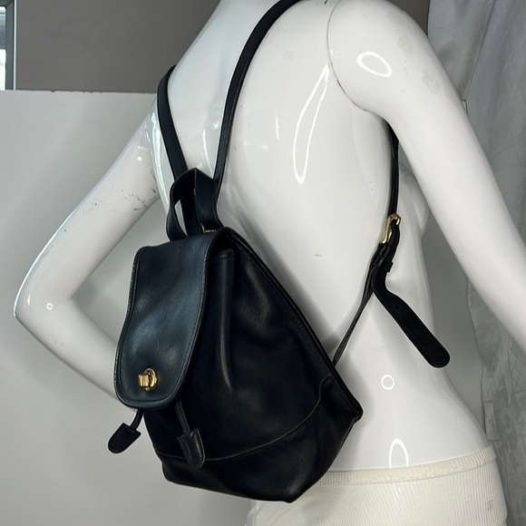 Coach Vintage Legacy 9960 Black Leather Brass Hardware Top Handle Flap Backpack - Picture 9 of 12